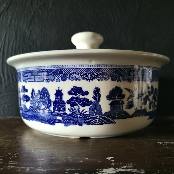 Johnson Brothers Blue Willow Covered Casserole Dish Porcelain 2 Qt, Chinoiserie - Picture 2 of 8
